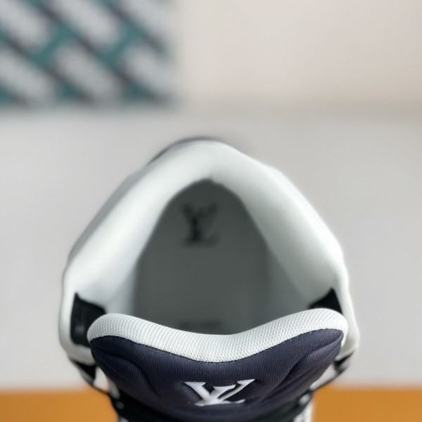 LOUIS VUITTON TRAINER SNEAKERS