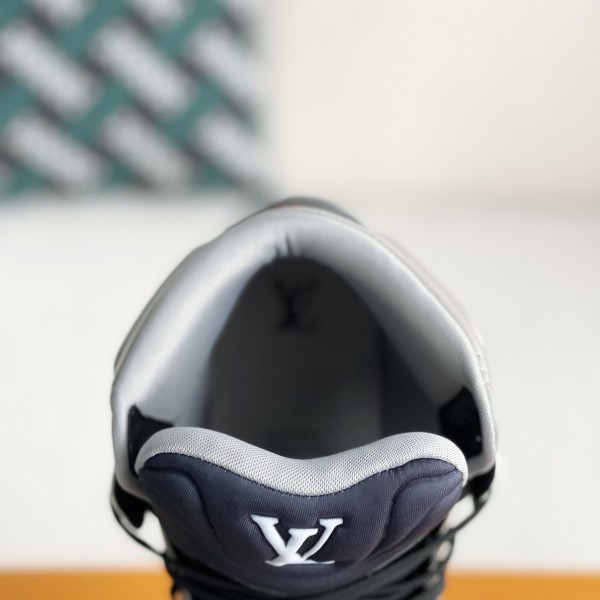 LOUIS VUITTON TRAINER SNEAKERS