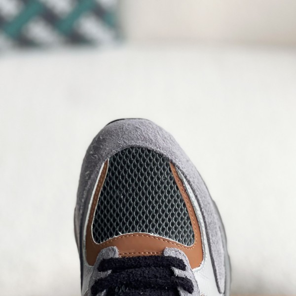 LOUIS VUITTON Low-top running shoes