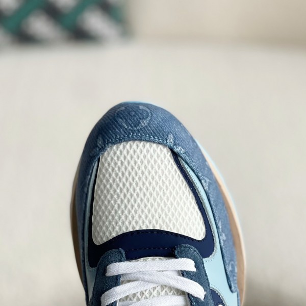 LOUIS VUITTON Low-top running shoes