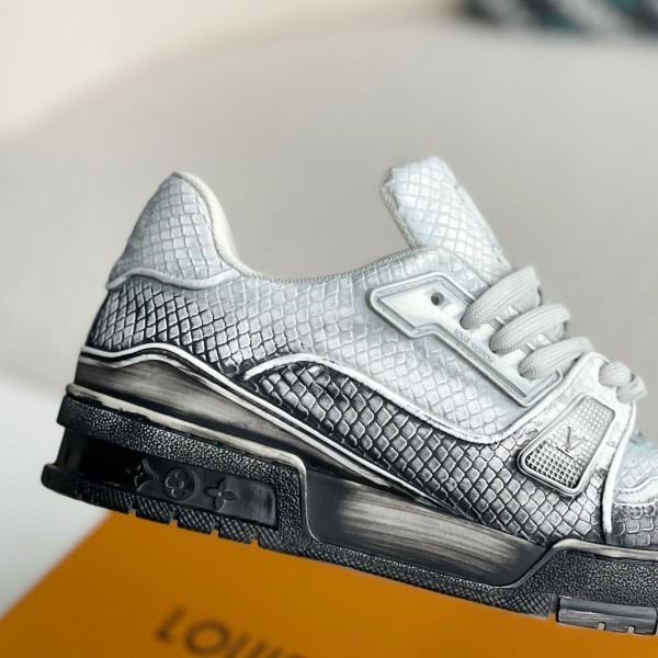 LOUIS VUITTON TRAINER SNEAKERS