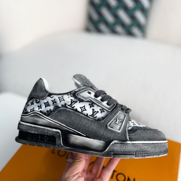 LOUIS VUITTON TRAINER SNEAKERS