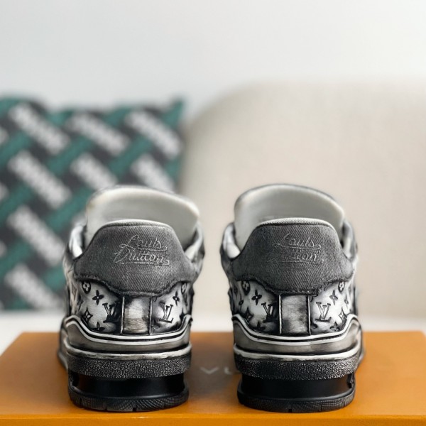LOUIS VUITTON TRAINER SNEAKERS