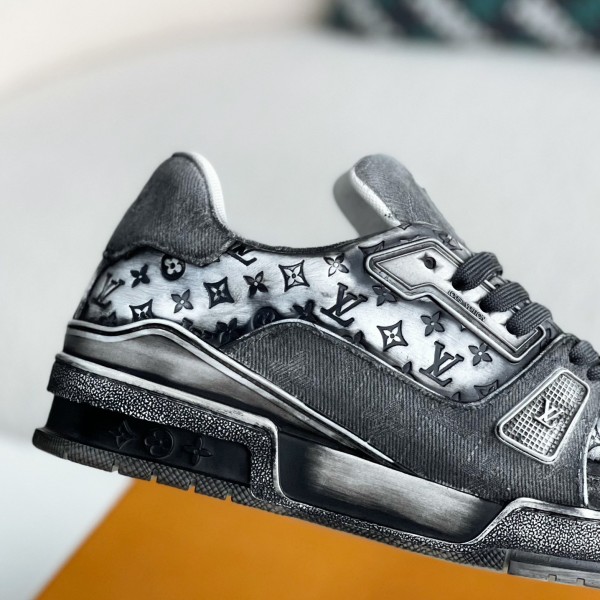 LOUIS VUITTON TRAINER SNEAKERS