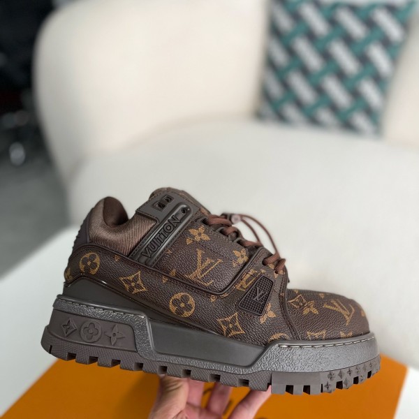 LOUIS VUITTON TRAINER SNEAKERS